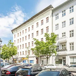https://newly-furnished-apartment-for-up-to-6-people-berlin.find-berlin-hotels.com